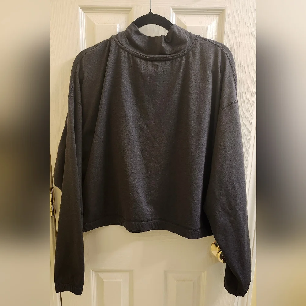 Peloton Dreamblend Charcoal Grey Mock Neck Cropped Pullover Size 1 X - Picture 5 of 7